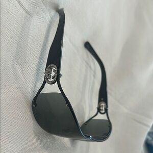 Gucci 2807/S Elegant Black Sunglasses with Logo Embellishment